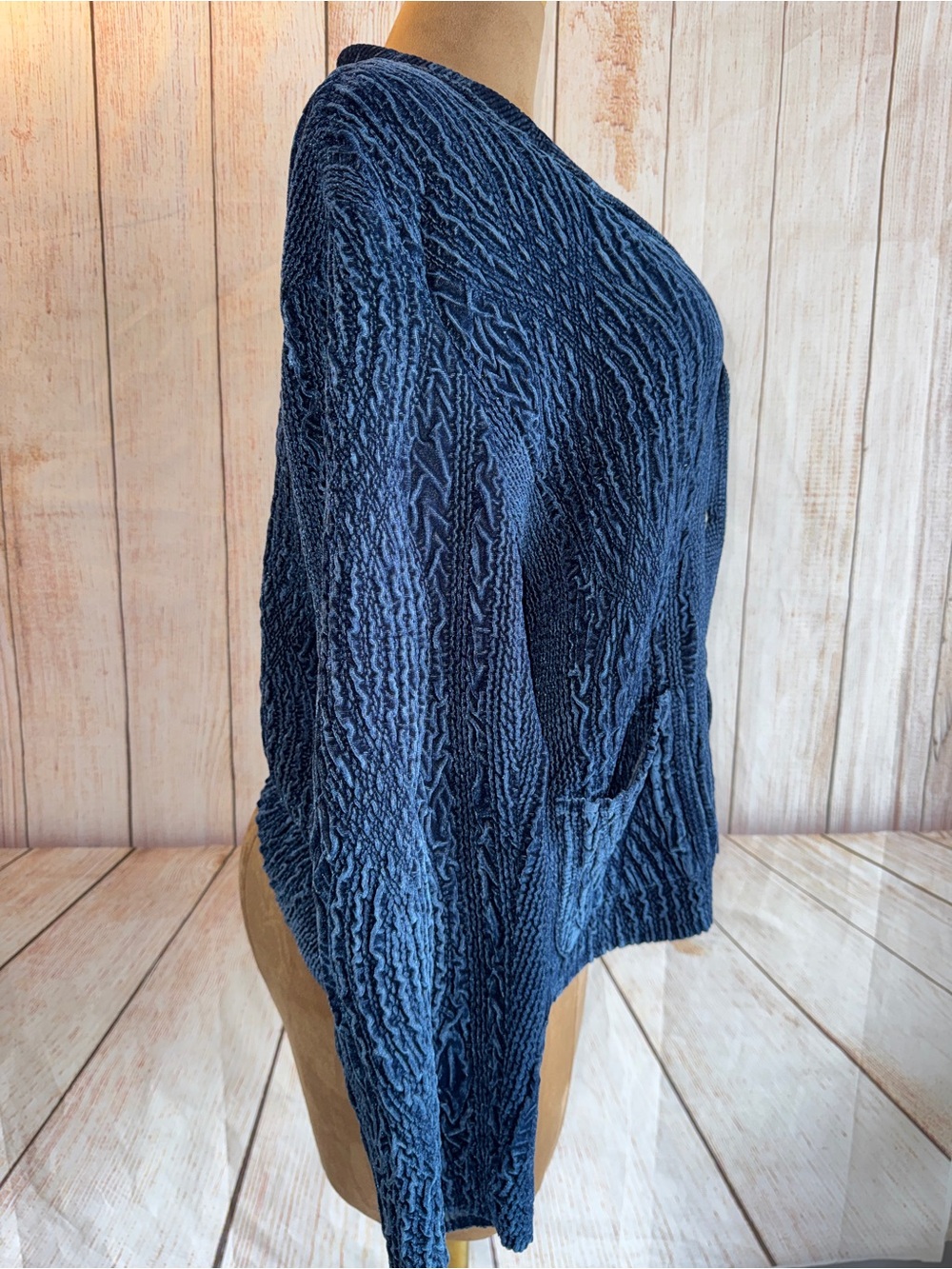 Chico’s Velour Cardigan Sweater, Blue Textured, Button Up, Pockets, Sz 3 -XL 16 - Picture 4 of 11